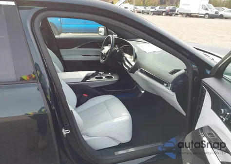 2024 Cadillac Lyriq Luxury W/1Sc z USA, uszkodzony, nr VIN 1GYKPPRK0RZ128615